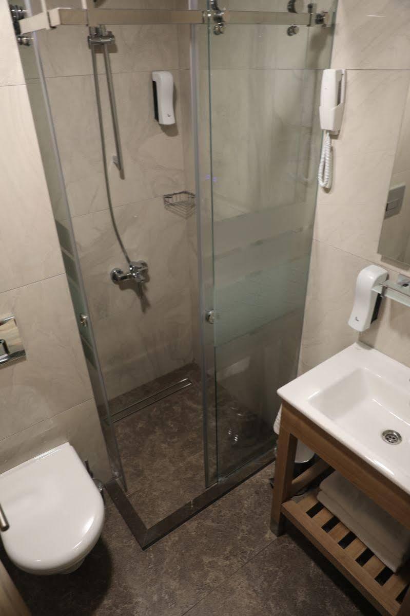 Radar Hotel Istanbul Bagian luar foto