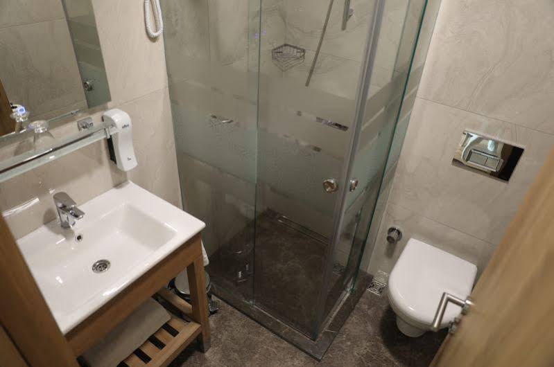 Radar Hotel Istanbul Bagian luar foto