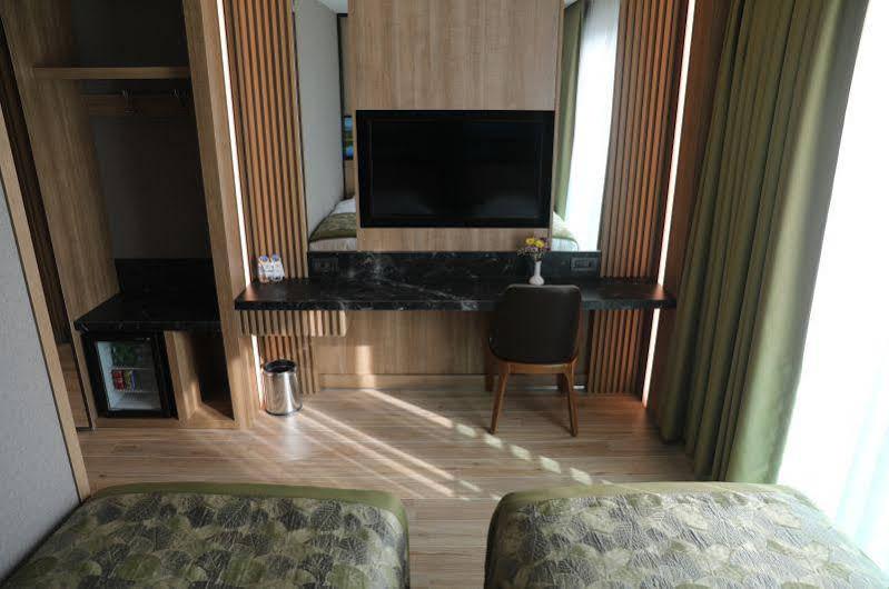 Radar Hotel Istanbul Bagian luar foto